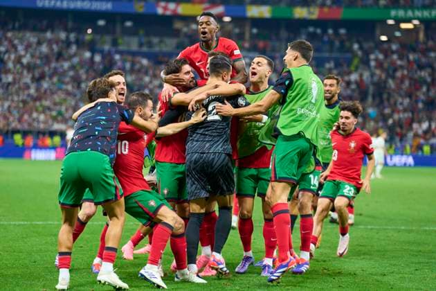 Diogo Costa, Por 22 and team mates celebrate the victory in the best of 16 match PORTUGAL - SLOVENIA of the UEFA European Championships 2024 on Jul 01, 2024 in Frankfurt, Germany.