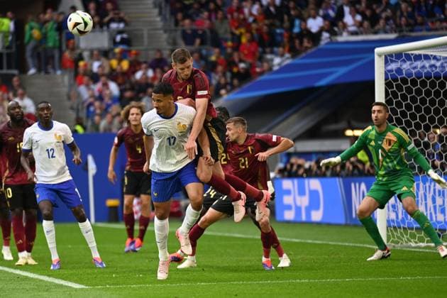 William Saliba (France) Jan Vertonghen (Belgium) during the UEFA EURO, EM, Europameisterschaft,Fussball Germany 2024 match between France 1-0 Belgium at Dusseldorf Arena on July 01, 2024 in Dusseldorf , Germany. Noxthirdxpartyxsales  (258328155)
