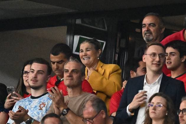 01.07.2024, xscotx, Fussball EM 2024 Achtelfinale, Portugal - Slowenien, emspor, v.l. Maria Dolores dos Santos Aveiro, die Mutter von Christiano Ronaldo (Portugal) Jubel, Freude, Emotionen ueber den Sieg Frankfurt am Main