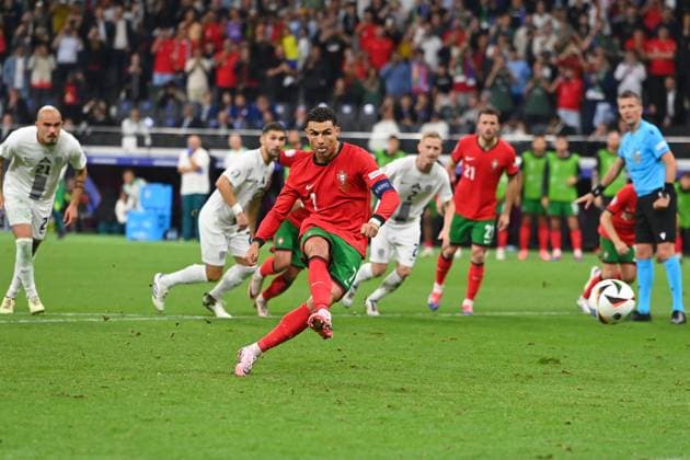 Cristiano RONALDO (POR) verschiesst Elfmeter,Strafstoss,Aktion,Schuss. Achtelfinale Portugal (POR) - Slowenien (SVN) 3-0 i.E. am 01.07.2024, Frankfurt Arena Fussball UEFA EURO, EM, Europameisterschaft,Fussball 2024 GERMANY vom 14.06.2024 - 14.07.2024.