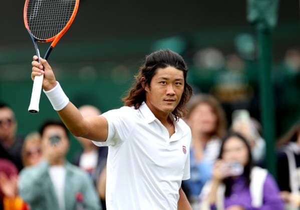 (240702) -- LONDON, July 2, 2024 -- Zhang Zhizhen greets spectators after winning the men s singles first round match between Zhang Zhizhen of China and Maxime Janvier of France at Wimbledon tennis Championship in London, Britain, on July 1, 2024. ) (SP)BRITAIN-LONDON-TENNIS-WIMBLEDON LixYing 