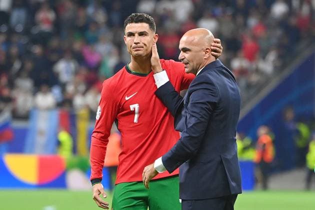 Schlussjubel Trainer Roberto MARINEZ (POR) mit Cristiano RONALDO (POR) Umarmung. Achtelfinale Portugal (POR) - Slowenien (SVN) 3-0 i.E. am 01.07.2024, Frankfurt Arena Fussball UEFA EURO, EM, Europameisterschaft,Fussball 2024 GERMANY vom 14.06.2024 - 14.07.2024.