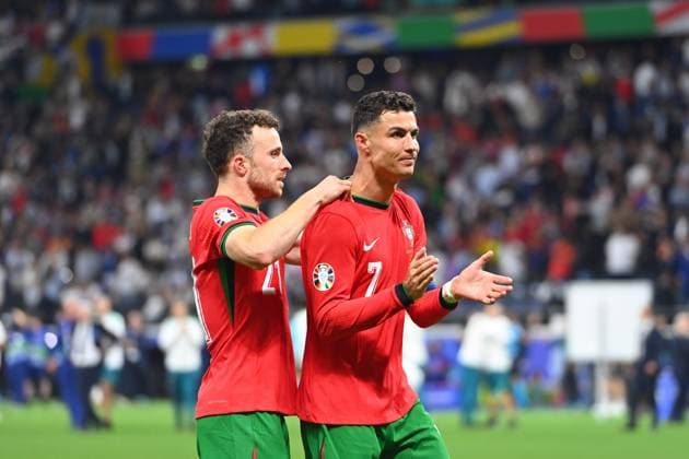 Schlussjubel v.re:Cristiano RONALDO (POR), Diogo JOTA (POR), Jubel,Freude,Begeisterung,Aktion. Achtelfinale Portugal (POR) - Slowenien (SVN) 3-0 i.E. am 01.07.2024, Frankfurt Arena Fussball UEFA EURO, EM, Europameisterschaft,Fussball 2024 GERMANY vom 14.06.2024 - 14.07.2024.