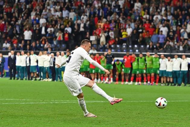 Josip ILICIC (SVN) verschiesst einen Elfmeter,Strafstoss, Aktion,Schuss,Elfmeterschiessen. Achtelfinale Portugal (POR) - Slowenien (SVN) 3-0 i.E. am 01.07.2024, Frankfurt Arena Fussball UEFA EURO, EM, Europameisterschaft,Fussball 2024 GERMANY vom 14.06.2024 - 14.07.2024.