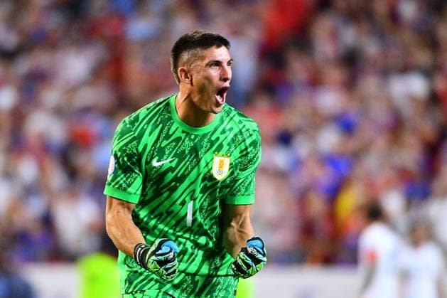 Fußball, Copa America, USA - Uruguay RECORD DATE NOT STATED Copa America USA 2024 United States vs Uruguay Sergio Rochet of Uruguay during the CONMEBOL Copa America 2024 group C match between United States (USA) and Uruguay, at GEHA Field at Arrowhead Stadium, on July 01, 2024 in Kansas City, Kansas, United States. KANSAS CITY KANSAS UNITED STATES  Copyright: xAdrianxMaciasx 20240701213857_CA_GC_2024_USA_URU_ROCHET127