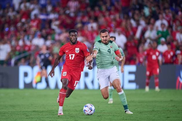 Fußball, Copa America, Bolivien - Panama RECORD DATE NOT STATED Copa America USA 2024 Bolivia vs Panama Jose Fajardo (L) of Panama fights fo rthe ball with Luis Haquin (R) of Bolivia during the CONMEBOL Copa America 2024 group C match between Bolivia and Panama, at Ioter-Co Stadium, on July 01, 2024 in Orlando, Florida United States. ORLANDO FLORIDA UNITED STATES  Copyright: xJosexLuisxMelgarejox 20240701204401_CA_GC_2024_BOL_PAN_FAJARDO54