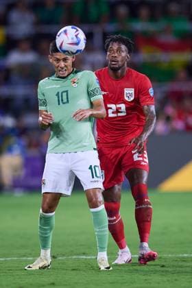 Fußball, Copa America, Bolivien - Panama RECORD DATE NOT STATED Copa America USA 2024 Bolivia vs Panama Ramiro Vaca (L) of Bolivia fights for the ball with Michael Murillo (R) of Panama during the CONMEBOL Copa America 2024 group C match between Bolivia and Panama, at Ioter-Co Stadium, on July 01, 2024 in Orlando, Florida United States. ORLANDO FLORIDA UNITED STATES  Copyright: xJosexLuisxMelgarejox 20240701205753_CA_GC_2024_BOL_PAN_60
