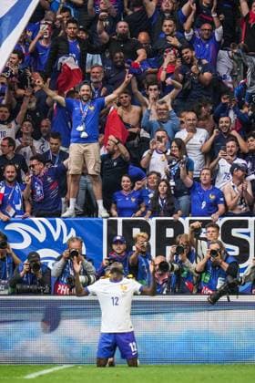 (240702) -- DUESSELDORF, July 2, 2024 -- Randal Kolo Muani of France celebrates after causing Belgium s Jan Vertonghen to make an own goal during the UEFA EURO, EM, Europameisterschaft,Fussball 2024 round of 16 match between France and Belgium in Duesseldorf, Germany on July 1, 2024. ) (SP)GERMANY-DUESSELDORF-FOOTBALL-EURO 2024-FRANCE VS BELGIUM PengxZiyang 
