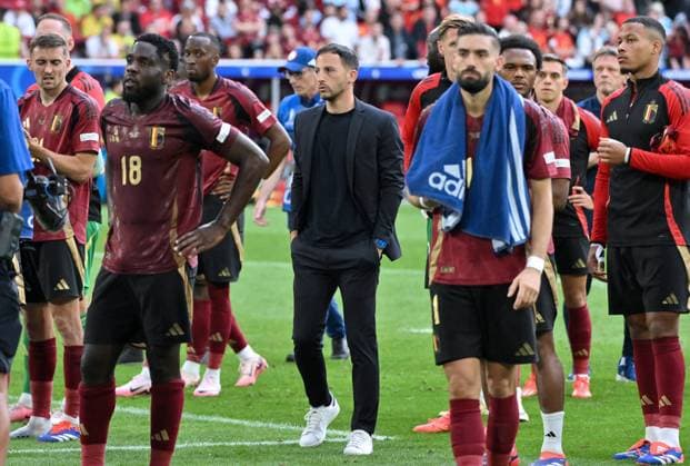 Trainer Domenico Tedesco (Belgien), mi., nach dem Spiel mit seinen enttäuschten Spielern 01.07.2024, Fussball Europameisterschaft 2024, Achtelfinale Frankreich - Belgien 1:0 Düsseldorf Nordrhein Westfalen Deutschland