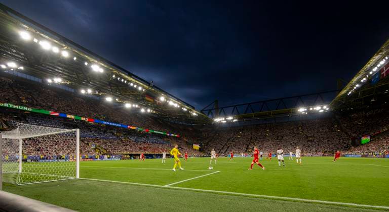 29.06.2024, Fussball UEFA EURO, EM, Europameisterschaft,Fussball 2024, Achtelfinale, Deutschland - Dänemark, in der BVB-Arena Dortmund, Schlechtes Wetter braut sich zusammen das Gewitter ist schon ganz nah,