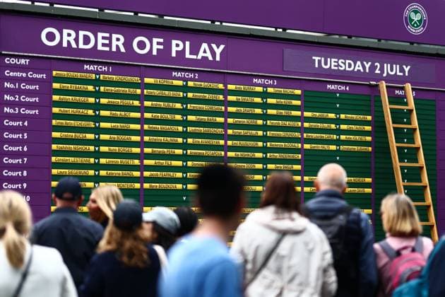 Spectators arrive on day two to view the order of play Wimbledon Tennis Championships, Day 2, The All England Lawn Tennis and Croquet Club, London, UK - 02 Jul 2024  Copyright: xJamesxMarsh Shutterstockx 14567680h