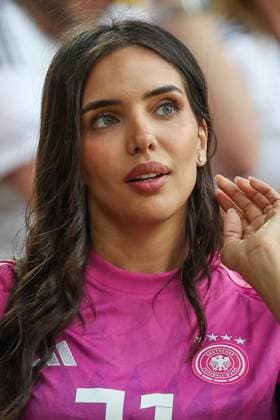 EM 2024: Deutschland - Dänemark am 29.06.2024 in dem BVB Stadion Dortmund in Dortmund Sara Arfaoui, die Frau von Ilkay Gündogan Guendogan (Deutschland 21)
