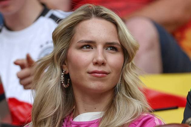 EM 2024: Deutschland - Dänemark am 29.06.2024 in dem BVB Stadion Dortmund in Dortmund Anika Bissel die Frau von Torwart Goalkeeper Manuel Neuer (Deutschland 1)
