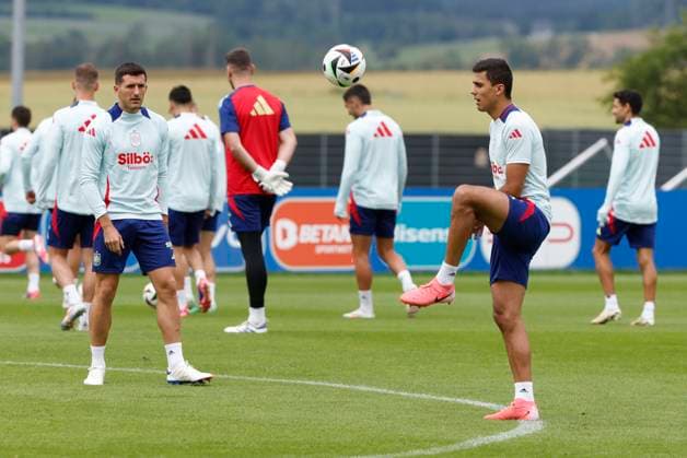 EURO 2024, Nationalteam Spanien Training Spain s players attend a training session in Donaueschingen, Germany, 02 July 2024.. Spain will face Germany in their Euro2024 quarter final soccer match on 05 July. Spain s training session !ACHTUNG: NUR REDAKTIONELLE NUTZUNG!  Copyright: xJ.J.xGuillenx GRAF504 20240702-55014036066_1