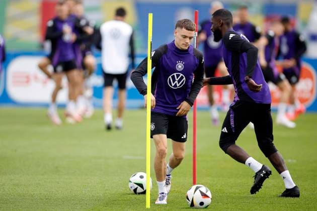 Germany s players Florian Wirtz (C) and Antonio Rüdiger (R) attend a training session held in Herzogenaurach, Germany, on 02 July 2024. Germany will face Spain in the Euro2024 quarter final match on the upcoming 05 July. Training session of Germany !ACHTUNG: NUR REDAKTIONELLE NUTZUNG!  Copyright: xALBERTOxESTEVEZx GRAF594 20240702-55014036686_1