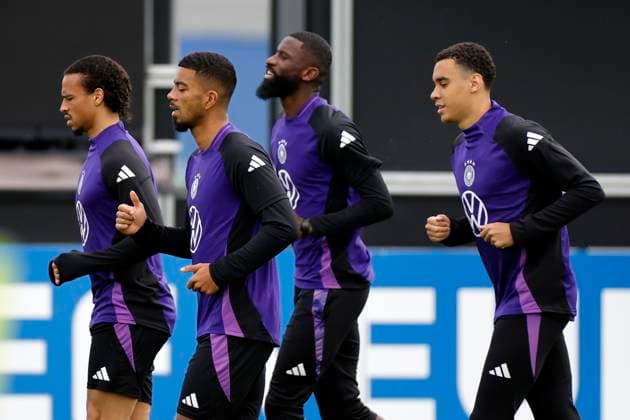 Germany s players Jamal Musiala (R), Antonio Rüdiger (C), Benjamin Henrichs (2L) and Leroy Sane (L) attend a training session held in Herzogenaurach, on 02 July 2024. Germany will face Spain in the Euro2024 quarter final match on the upcoming 05 July. Training session of Germany !ACHTUNG: NUR REDAKTIONELLE NUTZUNG!  Copyright: xALBERTOxESTEVEZx GRAF618 20240702-55014036816_1