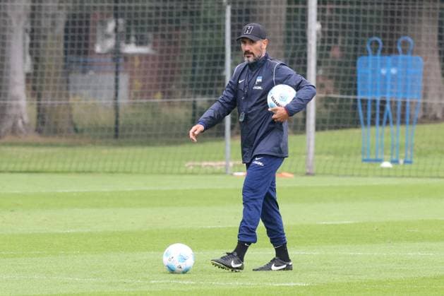 DEU, DFL, 2. FBL Hertha BSC, Training, 02.07.2024, Sportforum, Berlin, DEU, DFL, 2. FBL Hertha BSC, Training, im Bild Cheftrainer Cristian Fiel (Hertha BSC Berlin) DFL - regulations prohibit any use of Photographs as image sequences and or quasi-video Foto: Juergen Engler nordphoto GmbH