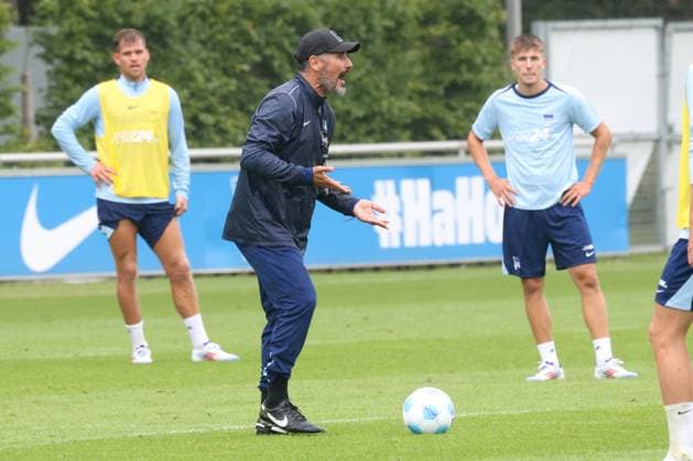 DEU, DFL, 2. FBL Hertha BSC, Training, 02.07.2024, Sportforum, Berlin, DEU, DFL, 2. FBL Hertha BSC, Training, im Bild Cheftrainer Cristian Fiel (Hertha BSC Berlin) DFL - regulations prohibit any use of Photographs as image sequences and or quasi-video Foto: Juergen Engler nordphoto GmbH