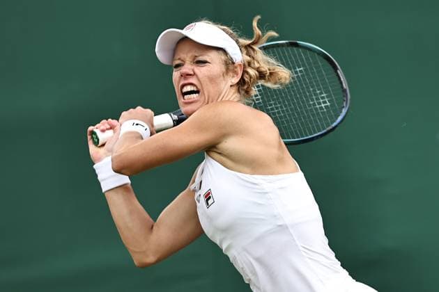 Sport Themen der Woche KW27 Sport Bilder des Tages Laura Siegemund, GER, during first round of 2024 All England Lawn Tennis Championships at Wimbledon, womens singles, London, 02 07 2024; - *** Laura Siegemund, GER, during first round of 2024 All England Lawn Tennis Championships at Wimbledon, womens singles, London, 02 07 2024 
