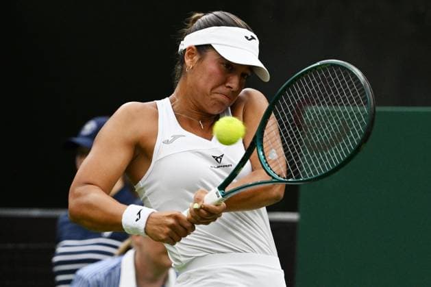 Jessica Bouzas Maneiro of Spain plays Marketa Vondrousova of the Czech Republic in the ladies first round singles event on the second day of the Wimbledon tennis championships held at the All England Lawn Tennis & Croquet Club. Featuring: Jessica Bouzas Maneiro Where: London, London, United Kingdom When: 02 Jul 2024 Credit: Ray Tang Cover Images **STRICTLY EDITORIAL USE ONLY** EDITORIAL USE ONLY. RESTRICTED TO NEWSPAPERS BASED IN THE UK Copyright: xx coverimg53915547