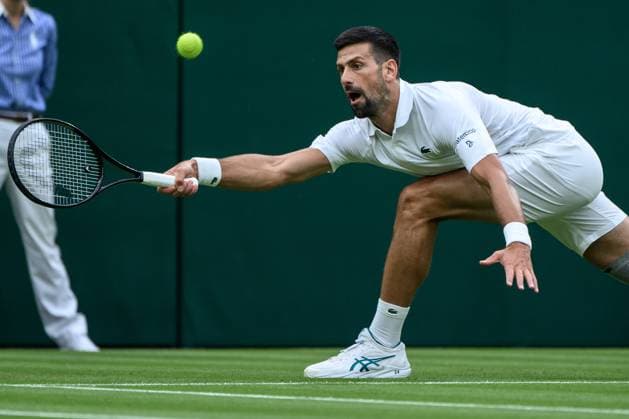 240702 Novak Djokovic of Serbia competes in a first round single s match during day 2 of Wimbledon on July 2, 2024 in London. Photo: Jesper Zerman BILDBYRAN kod JZ JZ0548 tennis wimbledon AELTC day 2 bbeng Copyright: JESPERxZERMAN BB240702JZ042