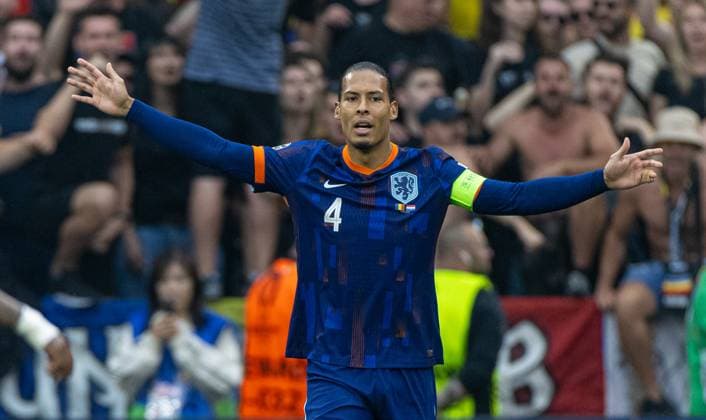 Football - UEFA EURO, EM, Europameisterschaft,Fussball 2024 - Round of 16 - Romania v The Netherlands MUNICH, GERMANY - Tuesday, July 2, 2024: Netherlands captain Virgil van Dijk during the UEFA Euro 2024 Round of 16 match between Romania and the Netherlands at the Allianz Arena. (Photo by David Rawcliffe Propaganda) MUNICH Allianz Arena BAVARIA GERMANY  Copyright: xDavidxRawcliffex P2024-07-02-Romania_Netherlands-17