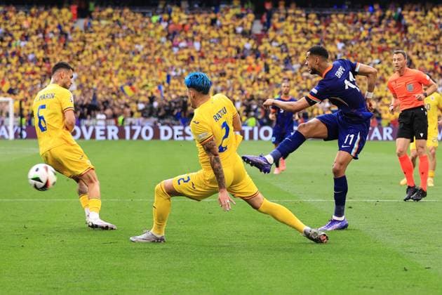 Sport Bilder des Tages Football - UEFA EURO, EM, Europameisterschaft,Fussball 2024 - Round of 16 - Romania v Netherlands 2nd July 2024 - UEFA EURO 2024 - Round of 16 - Romania v Netherlands - Cody Gakpo of Netherlands scores their first goal - Photo: Simon Stacpoole Offside. Munich Germany Copyright: xSimonxStacpoolexOffside