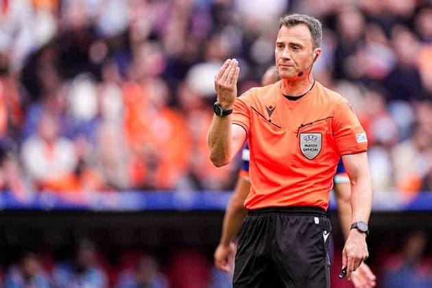 2024-07-02 Romania v Netherlands - Round of 16 - UEFA EURO, EM, Europameisterschaft,Fussball 2024 MUNICH, GERMANY - JULY 2: Referee Felix Zwayer gestures during the Round of 16 - UEFA EURO 2024 match between Romania and Netherlands at Munich Football Arena on July 2, 2024 in Munich, Germany. (Photo by Joris Verwijst BSR Agency) Munich Germany Content not available for redistribution in The Netherlands directly or indirectly through any third parties. Copyright: xBSRxAgencyx