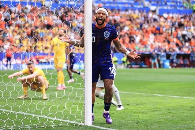 Football - UEFA EURO, EM, Europameisterschaft,Fussball 2024 - Round of 16 - Romania v Netherlands 2nd July 2024 - UEFA EURO 2024 - Round of 16 - Romania v Netherlands - Memphis Depay of Netherlands reacts after missing a chance - Photo: Simon Stacpoole Offside. Munich Germany Copyright: xSimonxStacpoolexOffside