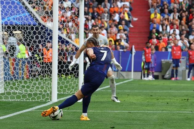 Xavi Simons 7 (Niederlande), Rumaenien vs. Niederlande, Fussball, UEFA EURO, EM, Europameisterschaft,Fussball 2024, Achtelfinale, M43, 02.07.2024 Muenchen Bayern Deutschland