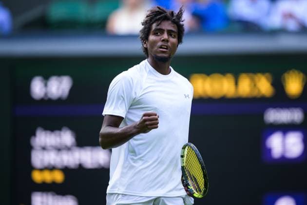 240702 Elias Ymer of Sweden celebrates as he competes in a first round singles match during day 2 of Wimbledon on July 2, 2024 in London. Photo: Jesper Zerman BILDBYRAN kod JZ JZ0548 tennis wimbledon aeltc day 2 bbeng jubel Copyright: JESPERxZERMAN BB240702JZ046