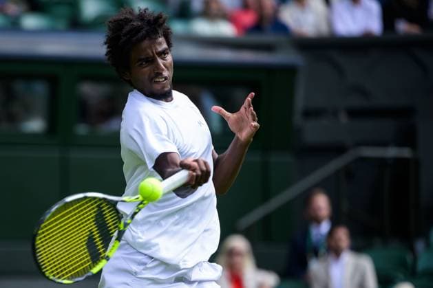 240702 And and Elias Ymer of Sweden competes in a first round singles match during day 2 of Wimbledon on July 2, 2024 in London. Photo: Jesper Zerman BILDBYRAN kod JZ JZ0548 tennis wimbledon aeltc day 2 bbeng Copyright: JESPERxZERMAN BB240702JZ048