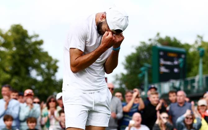 Jacob Fearnley of Great Britain celebrates winning the match. Wimbledon Tennis Championships, Day 2, The All England Lawn Tennis and Croquet Club, London, UK - 02 Jul 2024  Copyright: xJamesxMarsh Shutterstockx 14567680eg