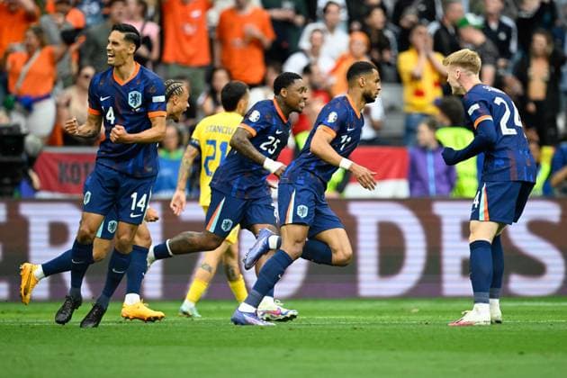 Bild zeigt: Tor für die Niederlande, Torjubel Niederlande, Tijjani Reijnders (14, Niederlande), Steven Bergwijn (25, Niederlande), Cody Gakpo (11, Niederlande), Jerdy Schouten (24, Niederlande) , Enttäuschung bei Rumänien, 02.07.2024, München, Fussball, Europameisterschaft, Rumänien - Niederlande, EVENT REGULATIONS PROHIBIT ANY USE OF PHOTOGRAPHS AS IMAGE SEQUENCES AND OR QUASI-VIDEO.
