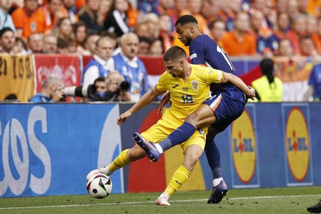 MUNICH - (l-r) Razvan Marin of Romania, Cody Gakpo of Holland during the UEFA EURO, EM, Europameisterschaft,Fussball 2024 round of 16 match between Romania and the Netherlands at the Munich Football Arena on July 2, 2024 in Munich, Germany. ANP MAURICE VAN STEEN UEFA EURO 2024 2024 xVIxANPxSportx xxANPxIVx 502626539 originalFilename: 502626539.jpg