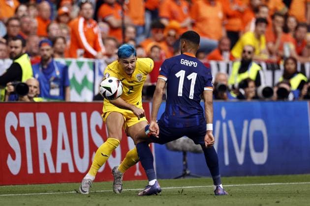 MUNICH - (l-r) Andrei RaÈ›iu of Romania, Cody Gakpo of Holland during the UEFA EURO, EM, Europameisterschaft,Fussball 2024 round of 16 match between Romania and the Netherlands at the Munich Football Arena on July 2, 2024 in Munich, Germany. ANP MAURICE VAN STEEN UEFA EURO 2024 2024 xVIxANPxSportx xxANPxIVx 502626621 originalFilename: 502626621.jpg