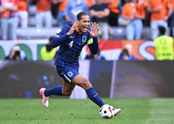 Germany Soccer Euro 2024 Romania - Netherlands 8721317 02.07.2024 Netherlands Virgil van Dijk reacts during the UEFA EURO, EM, Europameisterschaft,Fussball 2024 round of 16 soccer match between Romania and Netherlands at the Munich Football Arena in Munich, Germany. Alexey Filippov Sputnik Munich Germany  Copyright: xAlexeyxFilippovx