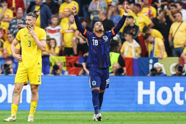 Tor fuer die Niederlande 2:0 duch Donyell Malen (Niederlande, 18), Jubel im Team GER, Rumaenien (ROM) vs. Niederlande (NED), Fussball Europameisterschaft, UEFA EURO, EM, Europameisterschaft,Fussball 2024, Achtelfinale, 02.07.2024 GER, Rumaenien (ROM) vs. Niederlande (NED), Fussball Europameisterschaft, UEFA EURO 2024, Achtelfinale, 02.07.2024 Muenchen Copyright: xEibner-Pressefoto RogerxBuerkex EP