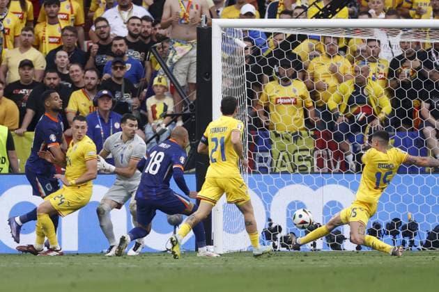 MUNCHEN, 02-07-2024, Stadium Allianz Arena, European Football Championship Euro2024, Round of 16 match no.40 between Romania and Netherlands. Netherlands player Donyell Malen scores 0-2 Romania - Netherlands (Euro2024)  x25661974x Copyright: