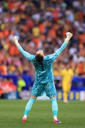 Football - UEFA EURO, EM, Europameisterschaft,Fussball 2024 - Round of 16 - Romania v Netherlands 2nd July 2024 - UEFA EURO 2024 - Round of 16 - Romania v Netherlands - Netherlands goalkeeper Bart Verbruggen celebrates their second goal - Photo: Simon Stacpoole Offside. Munich Germany Copyright: xSimonxStacpoolexOffside
