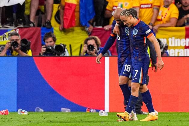 2024-07-02 Romania v Netherlands - Round of 16 - UEFA EURO, EM, Europameisterschaft,Fussball 2024 MUNICH, GERMANY - JULY 2: Donyell Malen of the Netherlands celebrates after scoring his teams third goal, Xavi Simons of the Netherlands during the Round of 16 - UEFA EURO 2024 match between Romania and Netherlands at Munich Football Arena on July 2, 2024 in Munich, Germany. (Photo by Joris Verwijst BSR Agency) Munich Germany Content not available for redistribution in The Netherlands directly or indirectly through any third parties. Copyright: xBSRxAgencyx