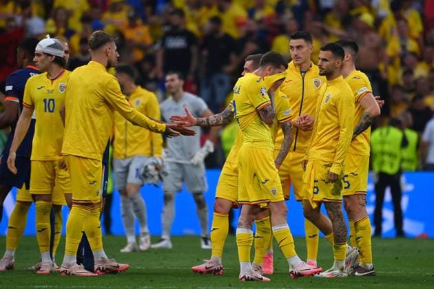 Spieler Rumaenien nach Spielende, Enttaeuschung,Frust,enttaeuscht,frustriert, niedergeschlagen, Achtelfinale Rumaenien (ROU) - Niederlande (NED) 0-3 am 02.07.2024, Fussball Arena Muenchen. Fussball UEFA EURO, EM, Europameisterschaft,Fussball 2024 GERMANY vom 14.06.2024 - 14.07.2024. Â