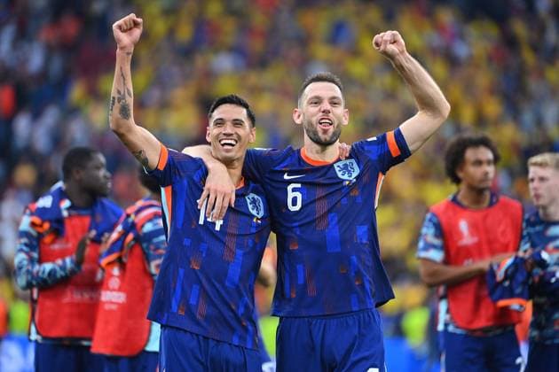 Schlussjubel v.li:Tijjani REINJNDERS (NED) und Jerdy SHOUTEN (NED), Jubel,Freude,Begeisterung,Aktion. Achtelfinale Rumaenien (ROU) - Niederlande (NED) 0-3 am 02.07.2024, Fussball Arena Muenchen. Fussball UEFA EURO, EM, Europameisterschaft,Fussball 2024 GERMANY vom 14.06.2024 - 14.07.2024. Â