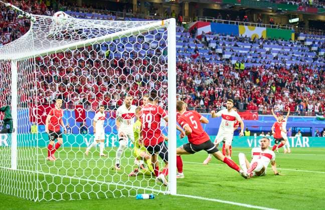 Sport Bilder des Tages Merih Demiral, Türkiye 22 scores, shoots goal , Tor, Treffer, Torschuss, 0-1 in the best of 16 match AUSTRIA - TÜRKIJE of the UEFA European Championships 2024 on Jul 02, 2024 in Leipzig, Germany.