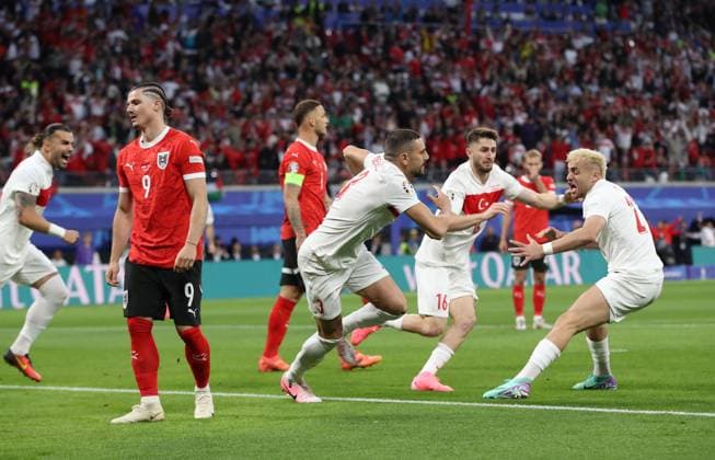 02.07.2024, xtgx, Fussball EM 2024 1 8 Finale, Österreich - Türkei emspor, v.l. Merih Demiral (Türkei Tuerkei), Ismail Yüksek (Türkei Tuerkei), Baris Alper Yilmaz (Türkei Tuerkei) celebrate the goal, Der Torjubel zum 0:1 (DFL DFB REGULATIONS PROHIBIT ANY USE OF PHOTOGRAPHS as IMAGE SEQUENCES and or QUASI-VIDEO) Leipzig