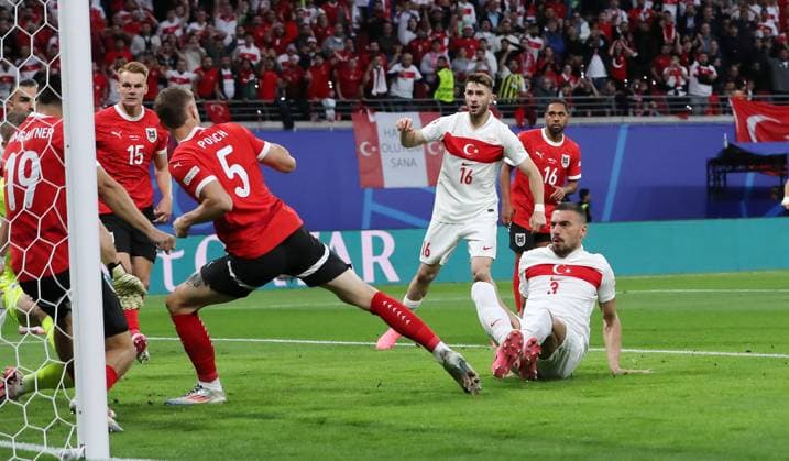 Merih Demiral erzielt das Tor zum 0:1 Fußball Fussball Europameisterschaft Euro 2024 EM Herren Saison 2023 2024 02.07.2024 Österreich AUT vs. Türkei TUR in Leipzig DFL regulations prohibit any use of photographs as image sequences and or quasi-video.