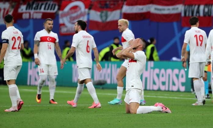 li. Merih Demiral jubelt nach 0:1 Freude Emotion Jubel Fußball Fussball Europameisterschaft Euro 2024 EM Herren Saison 2023 2024 02.07.2024 Österreich AUT vs. Türkei TUR in Leipzig DFL regulations prohibit any use of photographs as image sequences and or quasi-video.