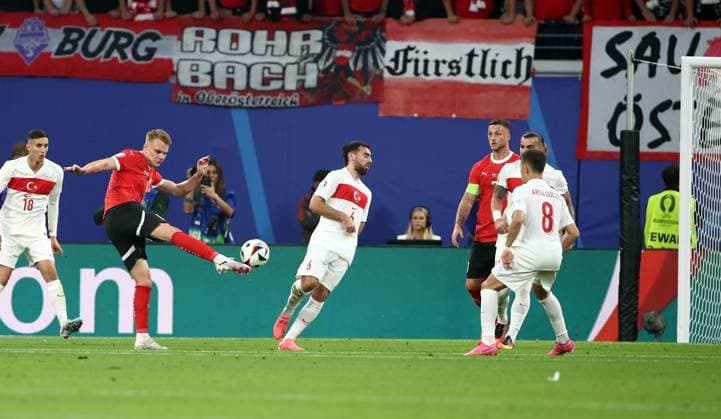 02.07.2024, xtgx, Fussball EM 2024 1 8 Finale, Österreich - Türkei emspor, v.l. Philipp Lienhart (Oesterreich), Orkun Kökcü (Türkei Tuerkei), Arda Güler (Türkei Tuerkei) (UEFA REGULATIONS PROHIBIT ANY USE OF PHOTOGRAPHS as IMAGE SEQUENCES and or QUASI-VIDEO) Leipzig