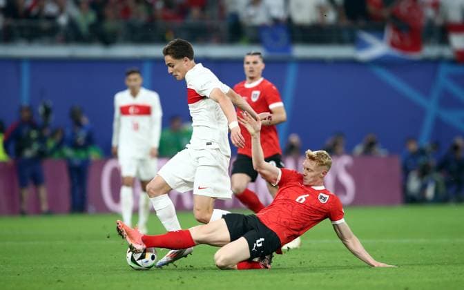 02.07.2024, xtgx, Fussball EM 2024 1 8 Finale, Österreich - Türkei emspor, v.l. Kenan Yildiz (Türkei Tuerkei), Nicolas Seiwald (Oesterreich) (UEFA REGULATIONS PROHIBIT ANY USE OF PHOTOGRAPHS as IMAGE SEQUENCES and or QUASI-VIDEO) Leipzig