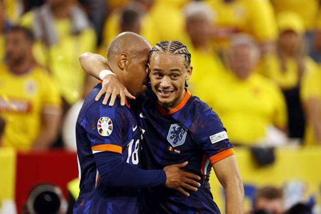 MUNICH - (l-r) Donyell Malen of Holland, Xavi Simons of Holland celebrate the 0-3 during the UEFA EURO, EM, Europameisterschaft,Fussball 2024 eighth final match between Romania and the Netherlands at the Munich Football Arena on July 2, 2024 in Munich, Germany. ANP MAURICE VAN STEEN netherlands out - belgium out Munchen xVIxxIVx 502630634 originalFilename: 0705063477st.jpg